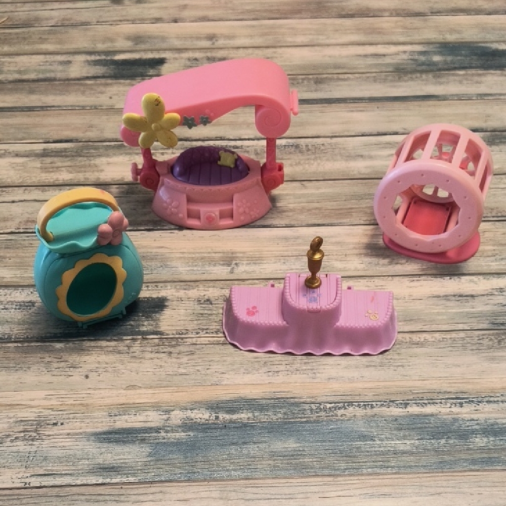 ✨ Littlest Pet Shop (LPS) Accessories Lot – Pet Bed, Carrier, Playset Pieces ✨